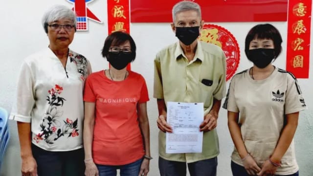 中年男疑借钱后失联 狮城阿窿越堤找家属追债