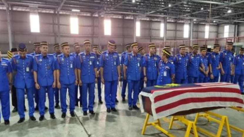 Jenazah pendaki M'sia Everest selamat tiba di KLIA, usaha cari seorang lagi masih diteruskan