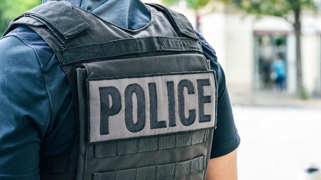 法国男童被狠父囚禁车内逾一年 获救时无法行走