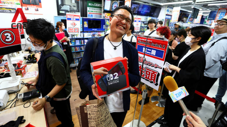 Gamers around the world get their hands on Nintendo Switch 2 | Video