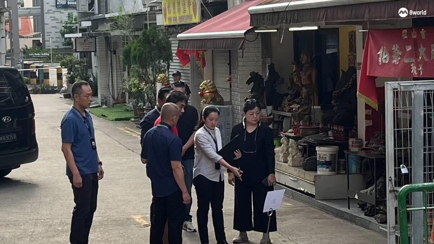 被告Ong Hou Cheong今天被带回案发现场，进行案件重组。（图：林映慧）