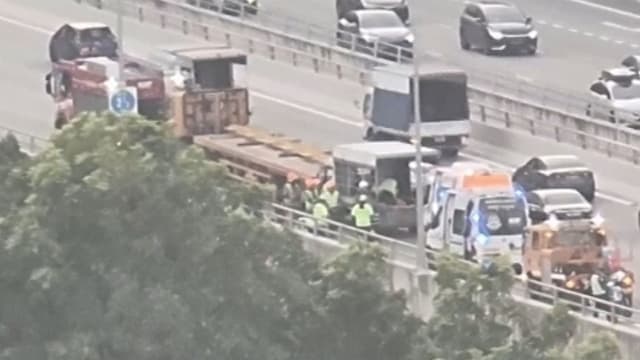 克兰芝高速公路发生车祸 十人受伤送院