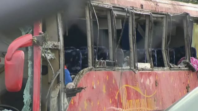 美国发生巴士翻覆事故 造成七人死亡