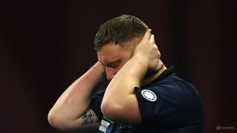 Darts-Menzies apologises for punching table at World Championship