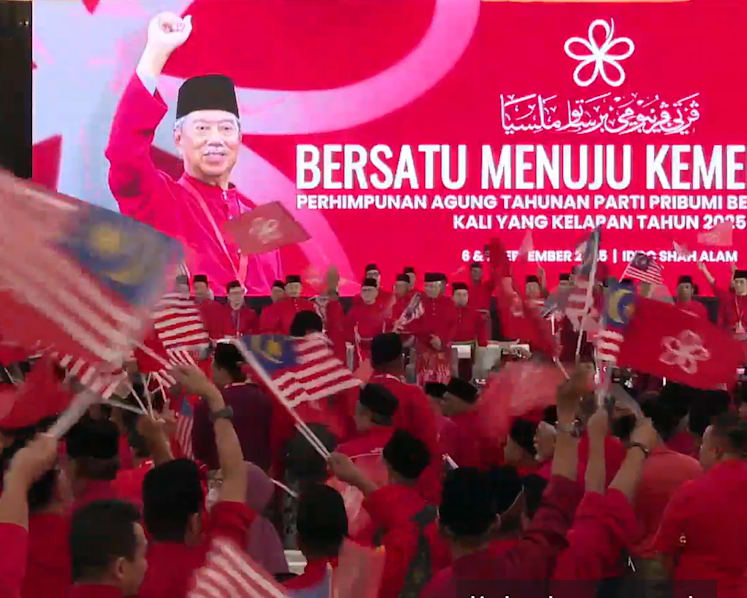 Tensions flare at Bersatu meeting as former PM Muhyiddin slams plan to unseat him as party president