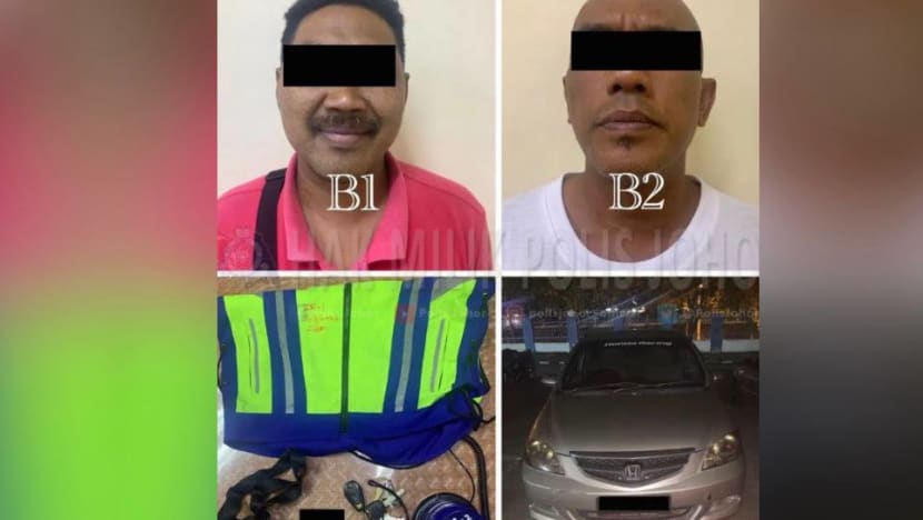 Polis Pontian tahan 2 lelaki disyaki menyamar sebagai anggota polis, kejar kereta 