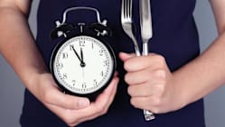 Makan malam lewat buat berat badan naik? Pakar jelaskan waktu makan yang ideal
