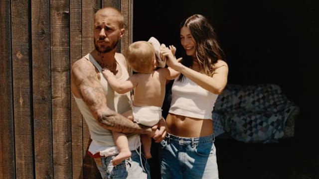 Justin Bieber儿子才2岁竟会唱“Baby”！名模妻Hailey Bieber首揭怀孕内幕