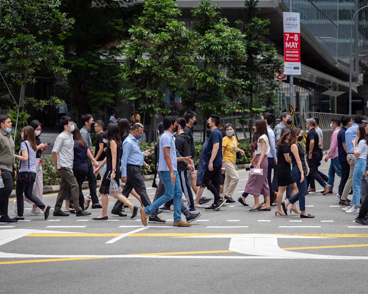 Median household income in Singapore rose slightly in 2022 to S$10,099