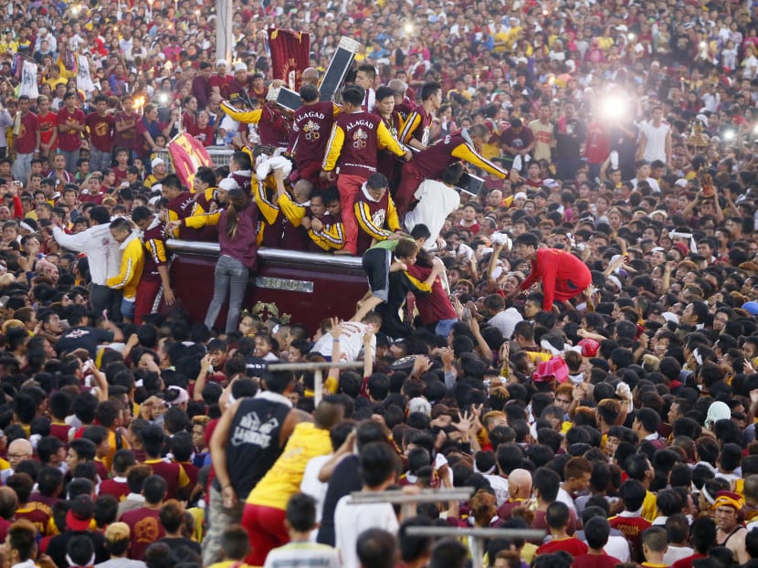 Huge Catholic parade held under heavy security in Manila