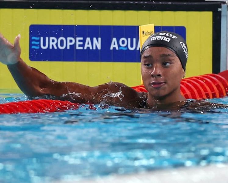 Italy's Curtis betters own 50m backstroke world record