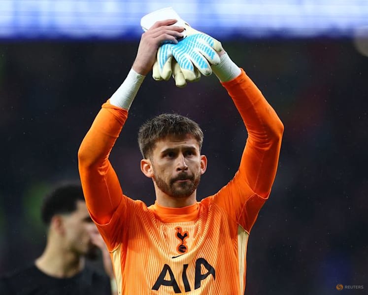 Tottenham goalkeeper Vicario joins Juventus on loan