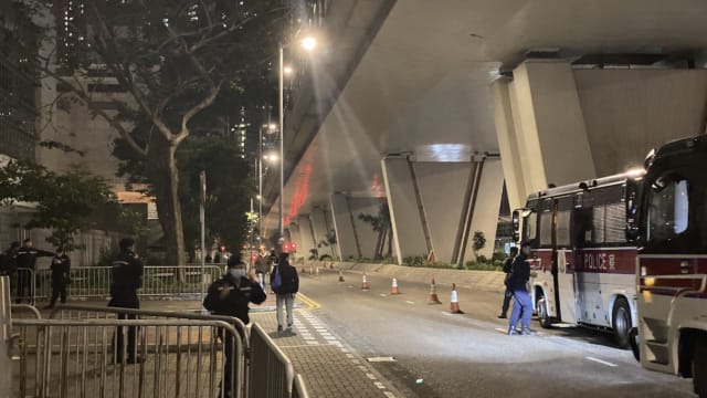 黎智英案开审前夕 香港法庭周边警方戒备升级