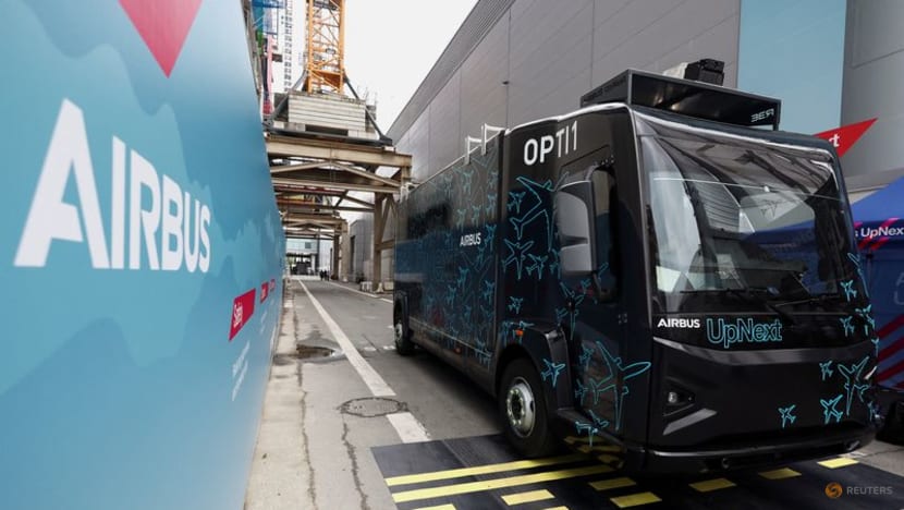 Airbus fits electric truck with airliner cockpit to study safer taxiing Airbus fits electric truck with airliner cockpit to study safer taxiing