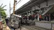 Kecelakaan-kereta-api-bekasi-2