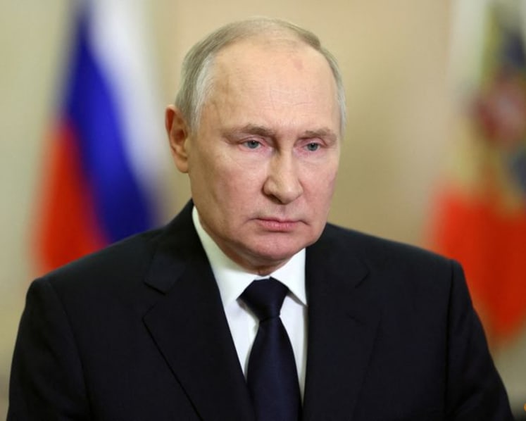 Commentary: Putin steps abroad, even as an international warrant hangs over his head