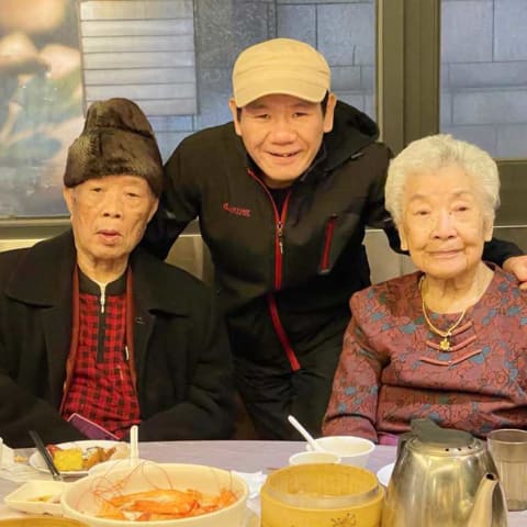 珍贵岁月:100岁母亲离世,赵传泪诉思念,与父同行至终