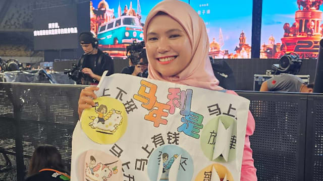 粉丝点唱环节被阿信选中，马国女主播：这跟谈了恋爱有什么分别