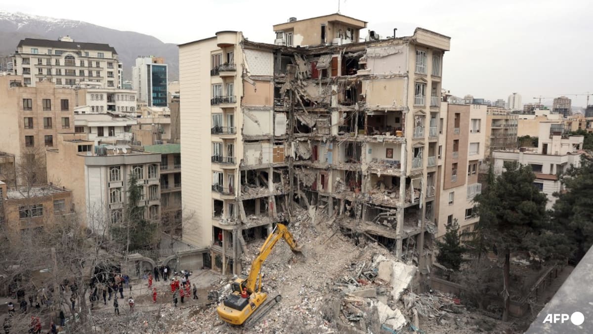 China FM Wang Yi tells Iran counterpart 'talks better than fighting'