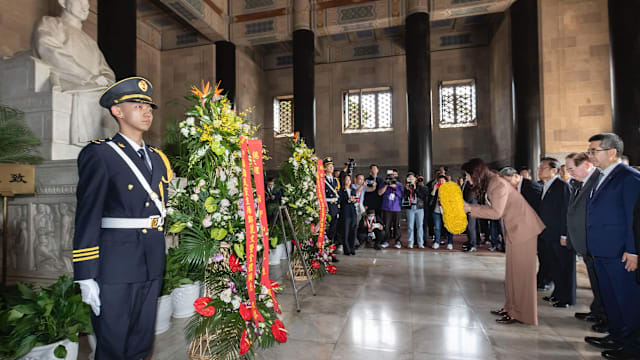 郑丽文访陆拜谒中山陵 国民党主席时隔十年再率团