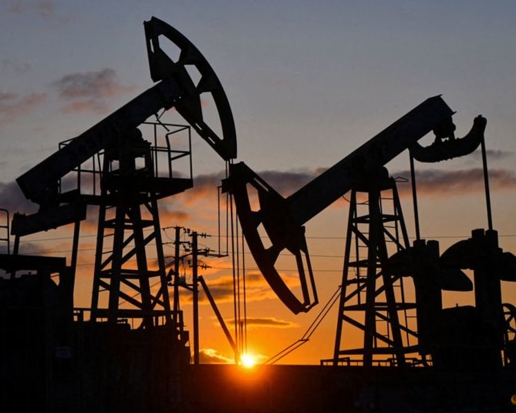 Oil pares gains to close up 1% as Israel plans peace talks with Lebanon