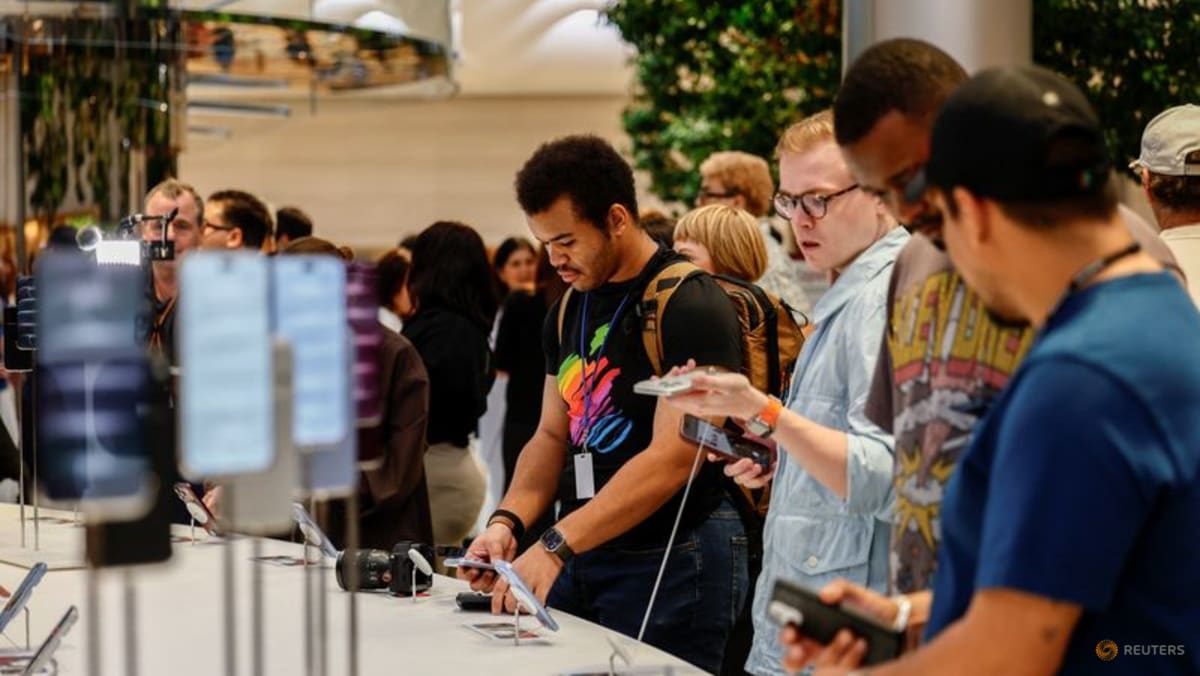 Smartphone shipments fall 20% YoY in Q3, worst since 2012, as memory costs spike