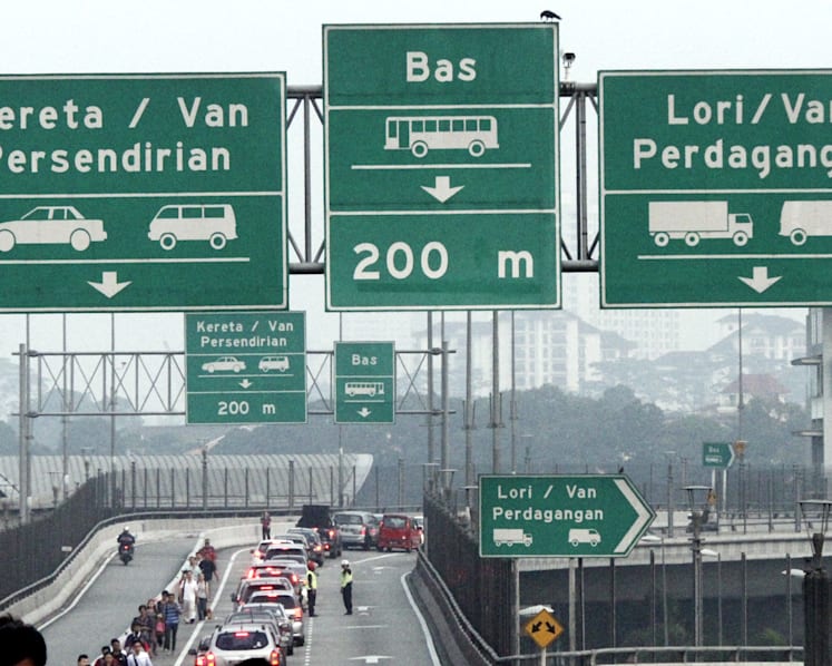 Malaysia extends foreign-vehicle registration deadline to Oct 1