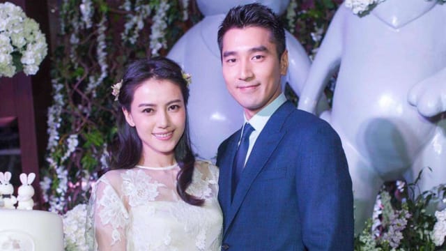 赵又廷一家三口出游　高圆圆身材丰腴疑怀二胎