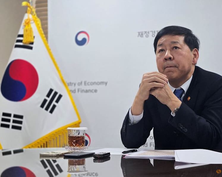 South Korea finance minister vows response to financial market volatility