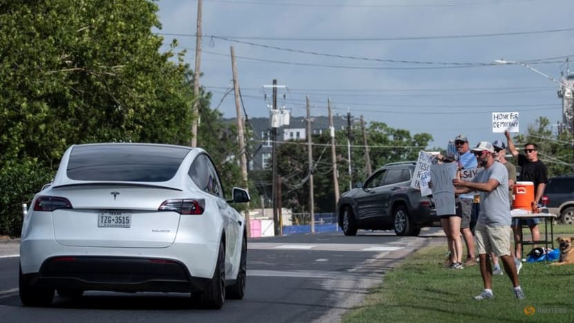 Tesla tiptoes into long-promised robotaxi service Tesla tiptoes into long-promised robotaxi service
