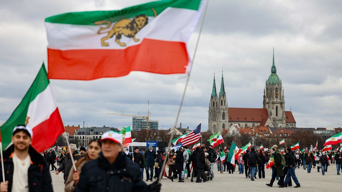 Munich Protest: 200,000 Rally Against Iran Regime & Support Pahlavi - News Directory 3
