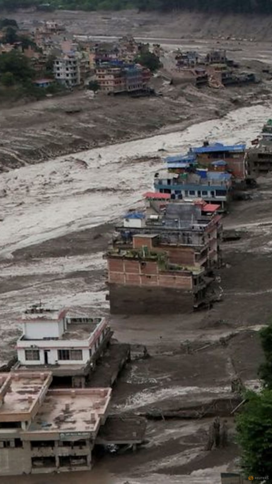Hundreds missing after deadly Nepal-Tibet floods