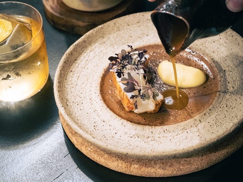 10 of the best F&B places in Singapore for late nights with friends (because you now can) 10 of the best F&B places in Singapore for late nights with friends (because you now can)
