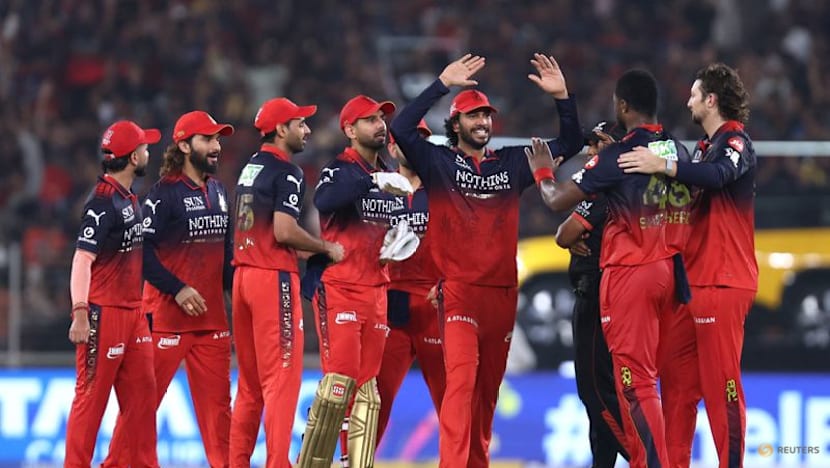 Holder brings 'sprinkling of stardust' as Gujarat beat RCB