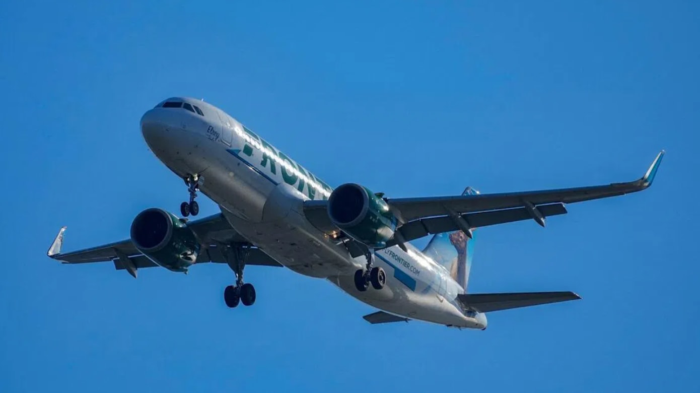 美国边疆航空客机起飞时撞死人 十多名乘客受轻伤