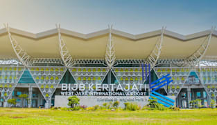 Bandara Kertajati akan jadi pusat bengkel Hercules AS, apa untung dan ruginya bagi Indonesia?