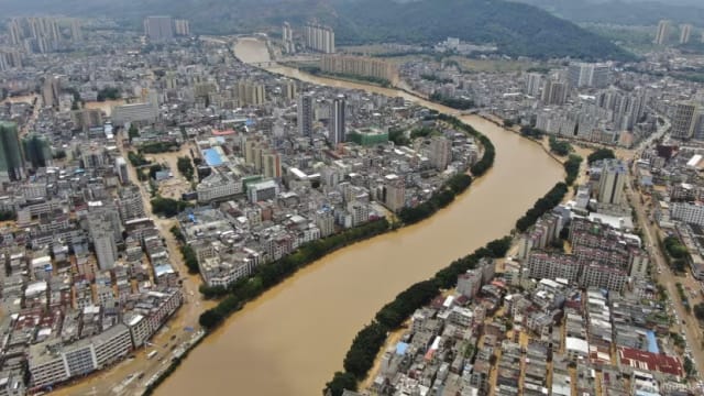 中国西南25条河流超安全水位 逾1万人被紧急疏散
