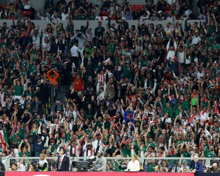 Fans flock to Azteca reopening, brushing off tensions ahead of World Cup