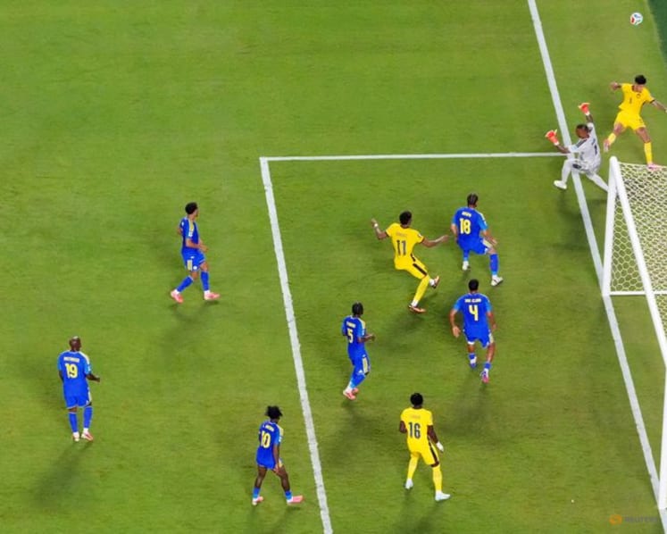 Fifteen saves, one point: Room leads Curacao to World Cup history