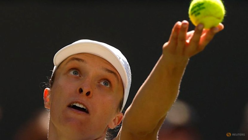 Defending champion Swiatek struggles to emotional first-round victory