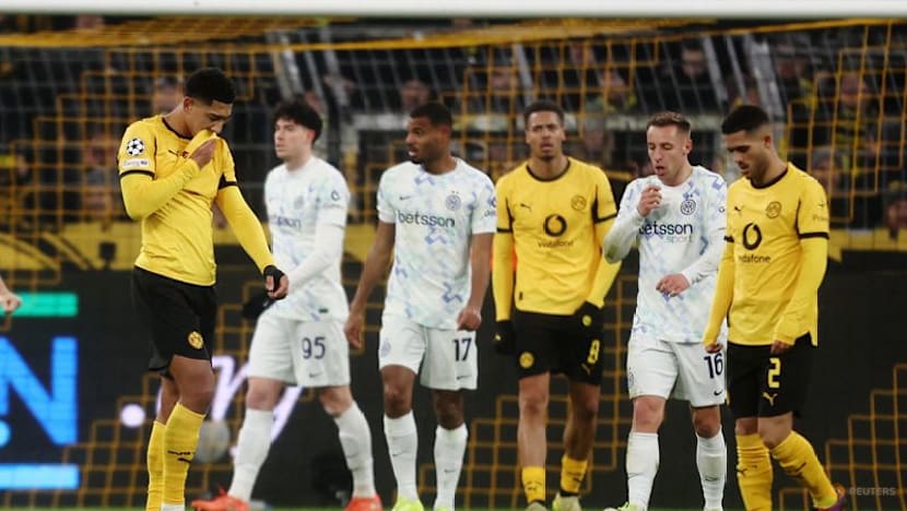 Inter Milan beat Dortmund 2-0 but both teams end up in playoffs