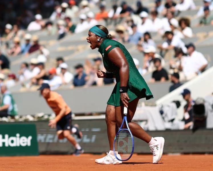 Gauff powers past Townsend to begin Paris title defence