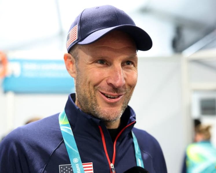 Alpine skiing-Turncoat? Svindal's USA jacket catches the eye
