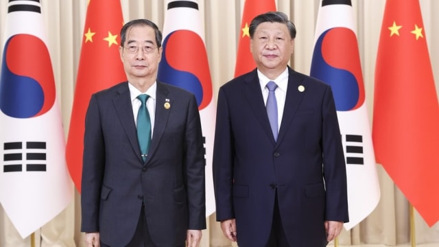 韩国国务总理韩悳洙同习近平会面