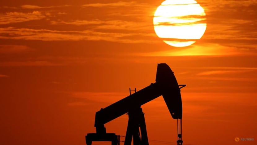 US tariff threat limits oil prices