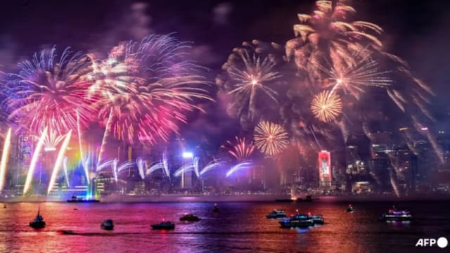 为吸引旅客 香港计划每月在维港举办烟火和无人机表演