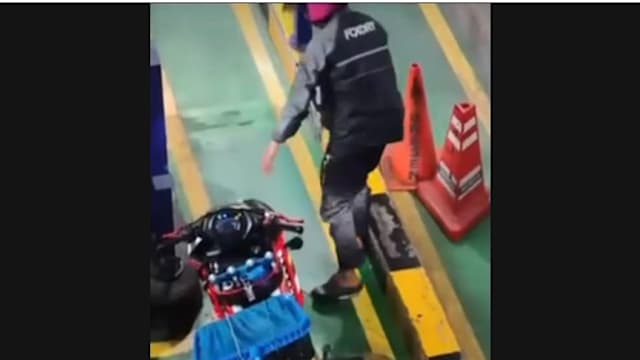 涉非法通关引发严重拥堵 马国摩托车骑士自首将被控