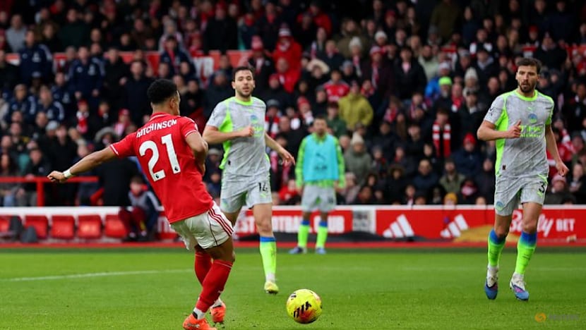 Arsenal respond to Man City challenge with narrow win, Villa remain in title race