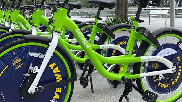 男子全裸在脚踏车上做不雅动作 Anywheel：已报警