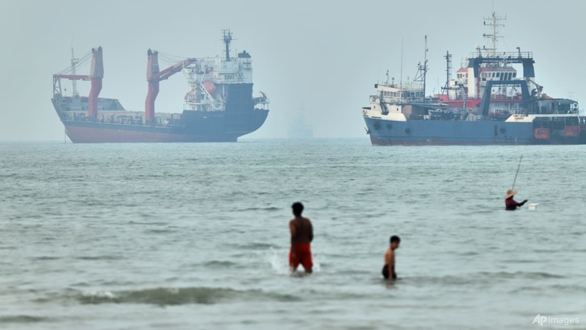 Oil prices slip as tankers continue to ply Middle East conflict zones